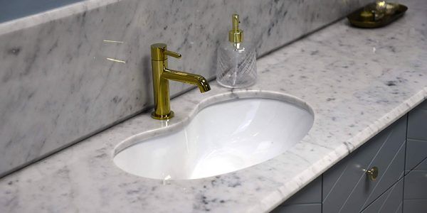 łazienki kamień naturalny granit marmur blat kamienny